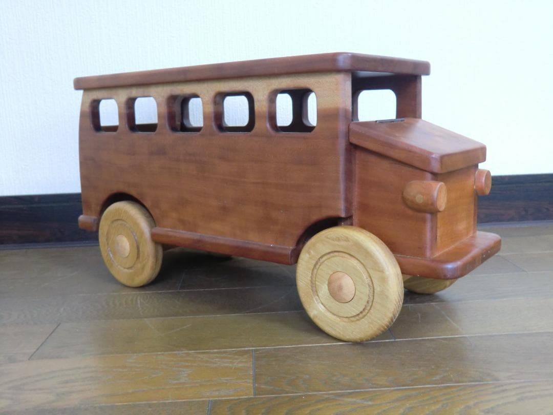 238新品・未使用　木のおもちゃ　手作り木製自動車 バス　木製玩具　乗用玩具