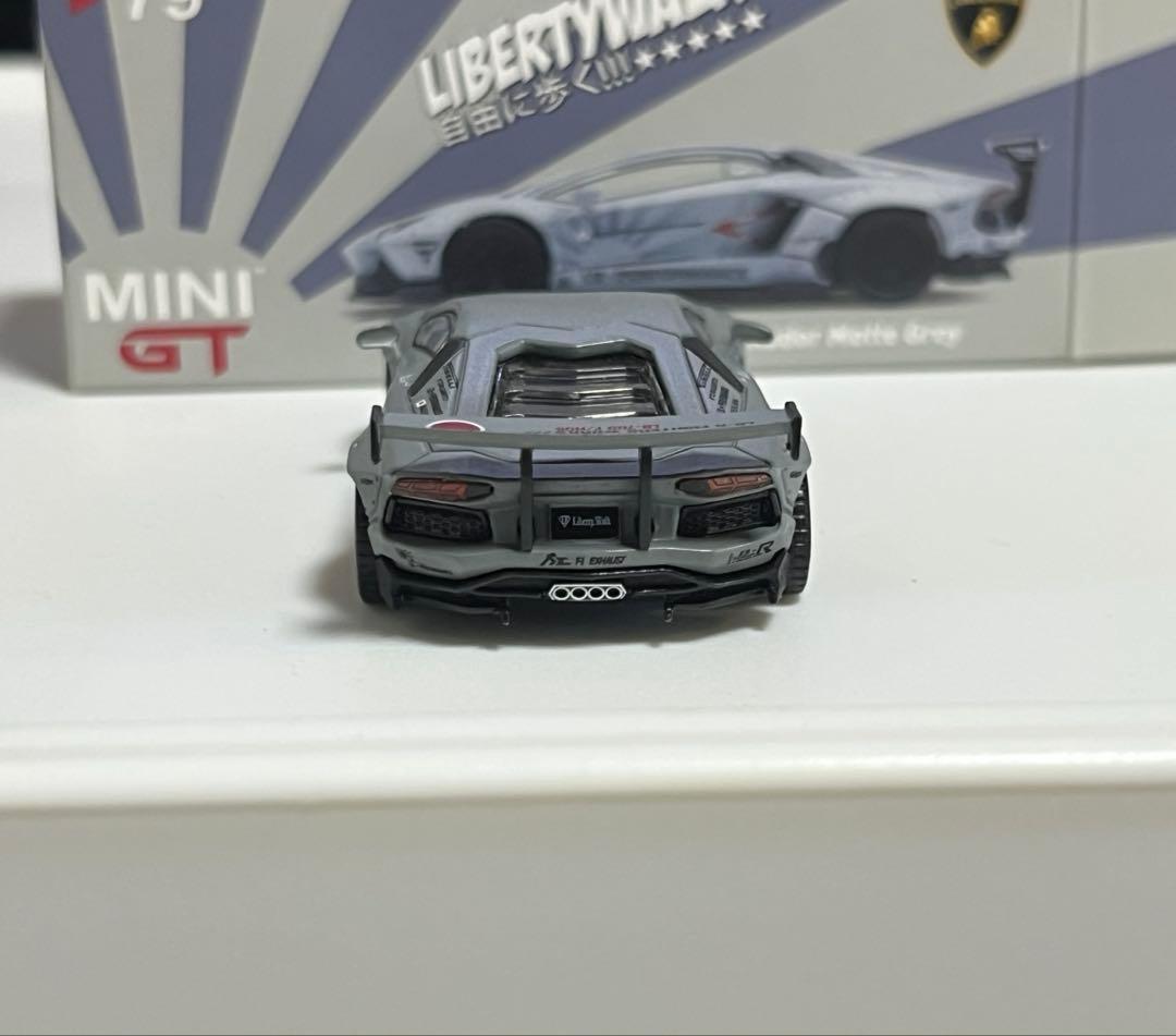 mini gt ランボルギーニ アヴェンタドール 1/64 79番 本物