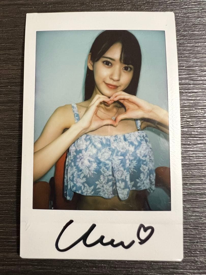 八掛うみ 直筆サイン入りチェキ - メルカリ