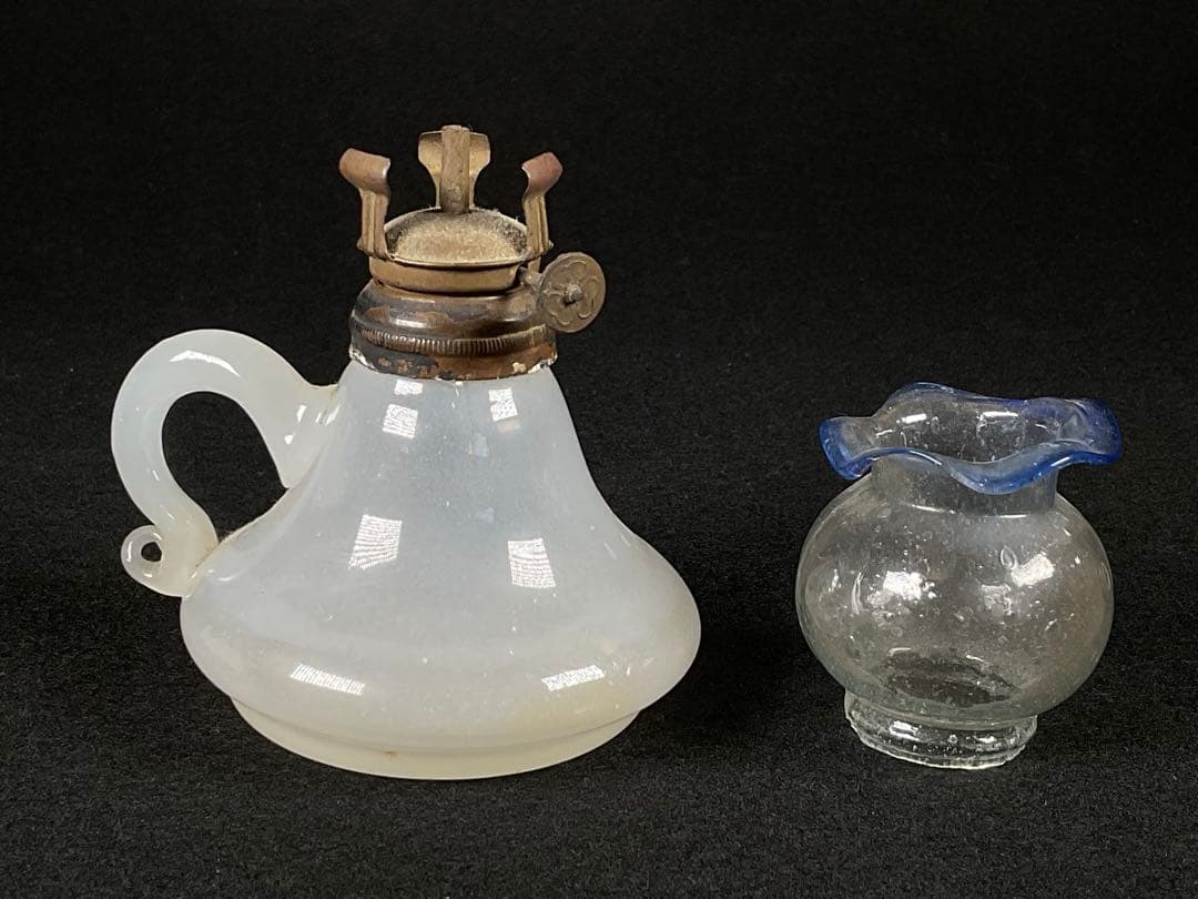 時代 豆ランプ 乳白 青縁フリル 和ガラス 気泡入り オイルランプ 灯火