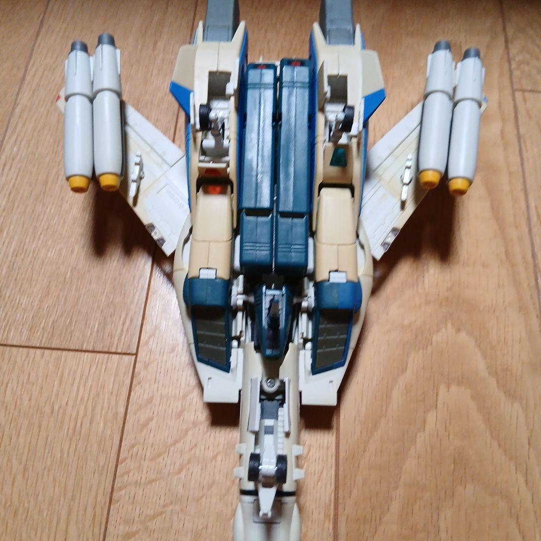 戦闘機型フィギュア ベージュと青の配色マクロスバルキリー