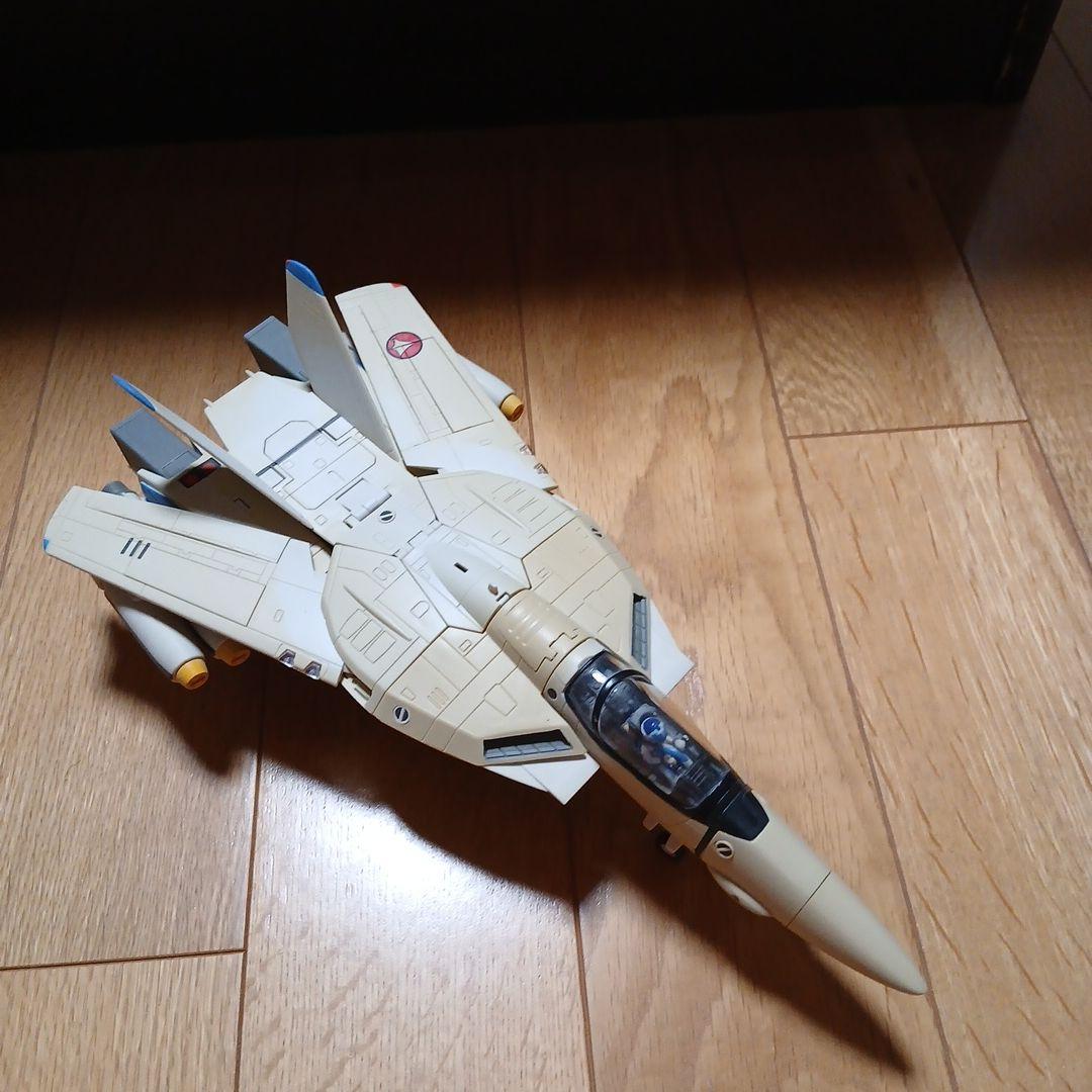 戦闘機型フィギュア ベージュと青の配色マクロスバルキリー