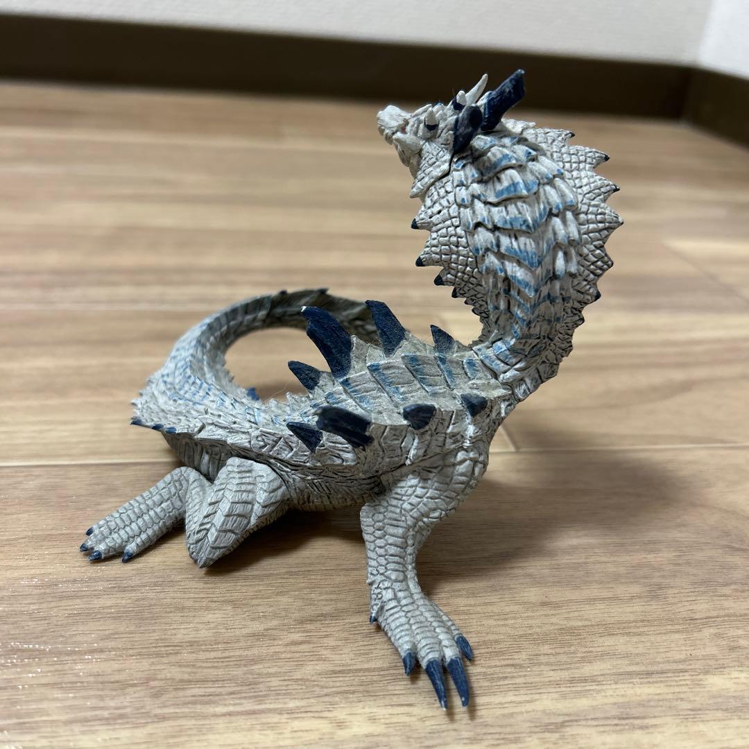 モンスターハンター ラギアクルス亜種 フィギュア - メルカリ