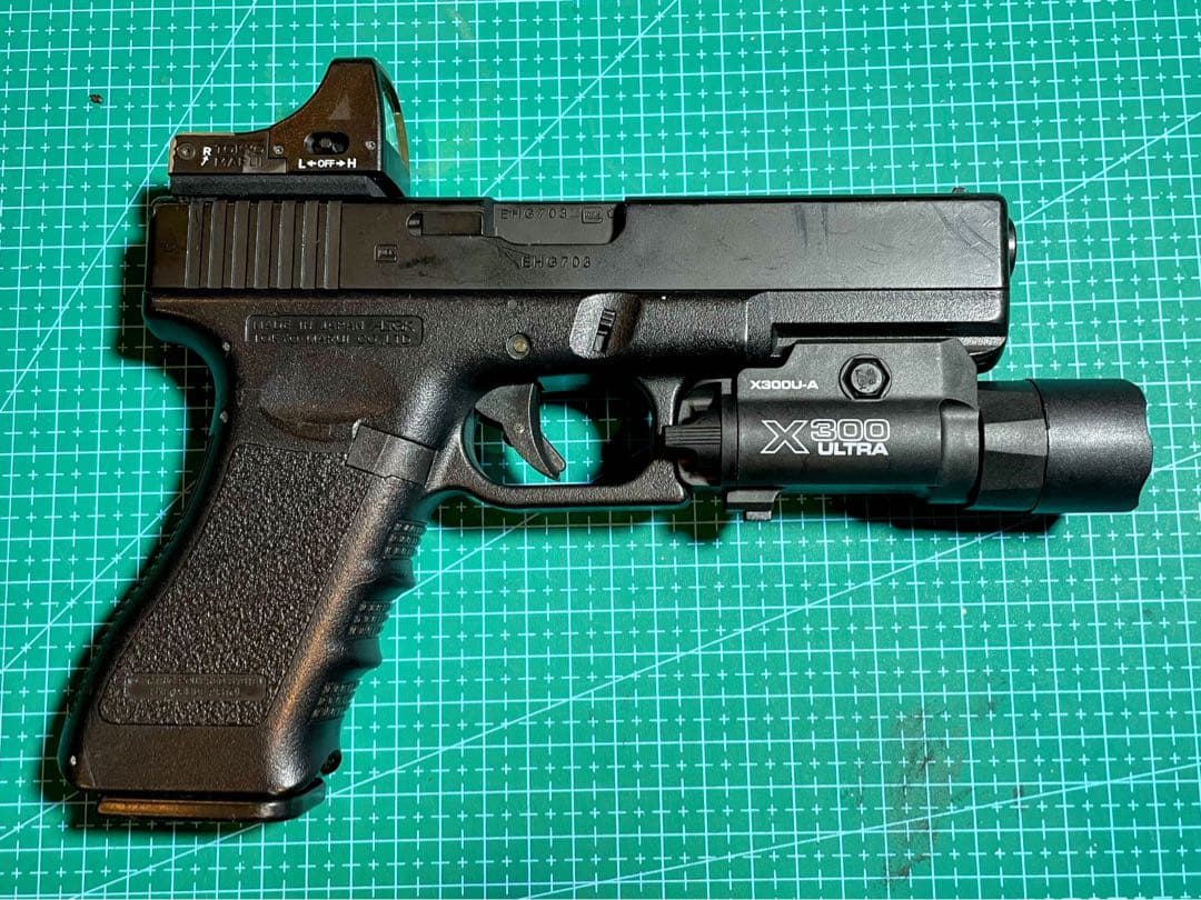 グロック18C電動ガン100連マガジン2本+マイクロプロサイト+ X300ライト