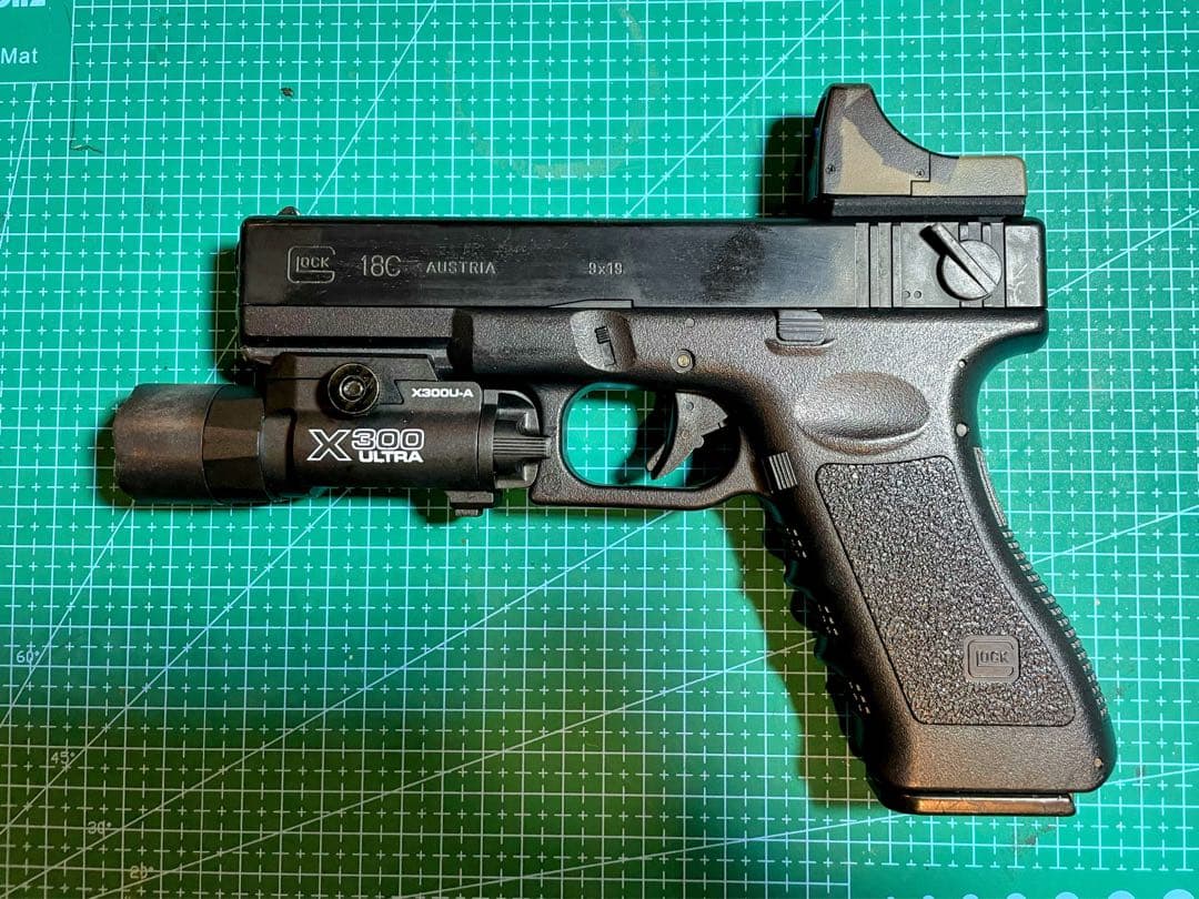 グロック18C電動ガン100連マガジン2本+マイクロプロサイト+ X300ライト