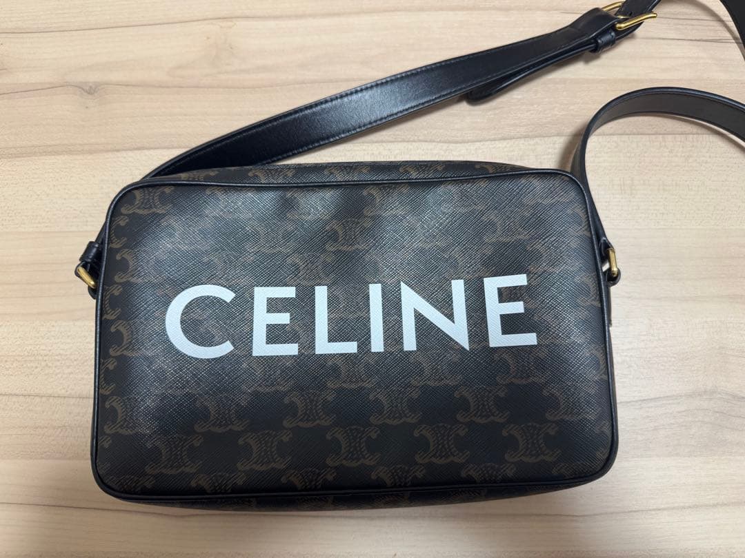 [期間限定値下げ]CELINE メッセンジャーバッグ ロゴ入り すぐ届く CELINE ミディアム トレッキング メッセンジャーバッグ