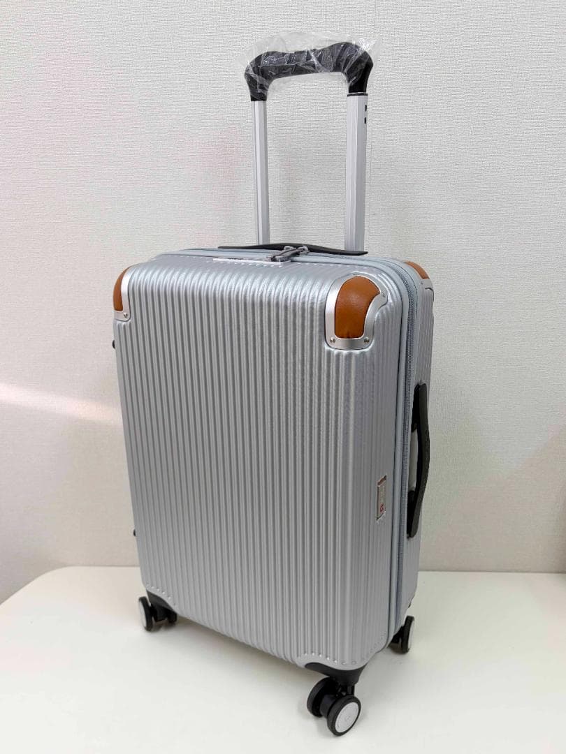 新品 ★ スイスミリタリー スーツケース 38.5L シルバー 機内持込 TSA