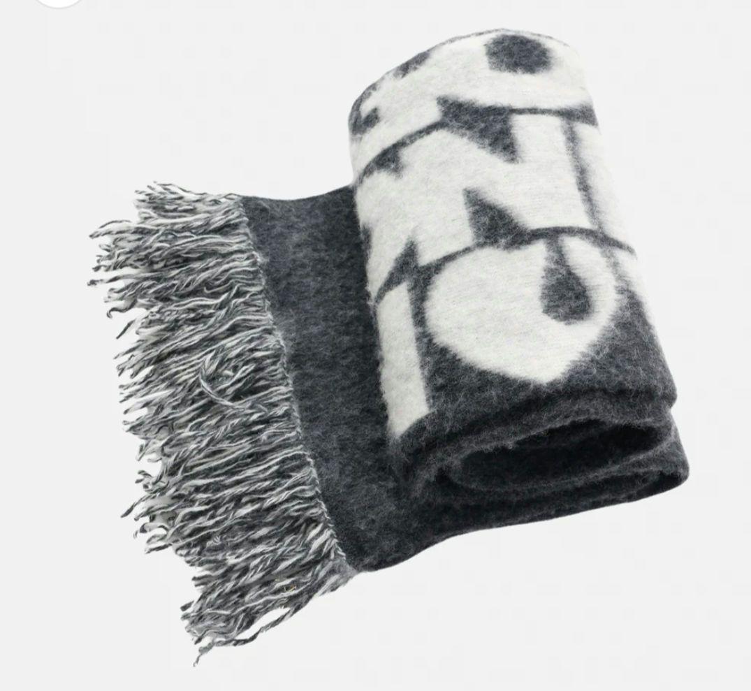 岩田剛典　　マフラー　GOD ONLY KNOWS