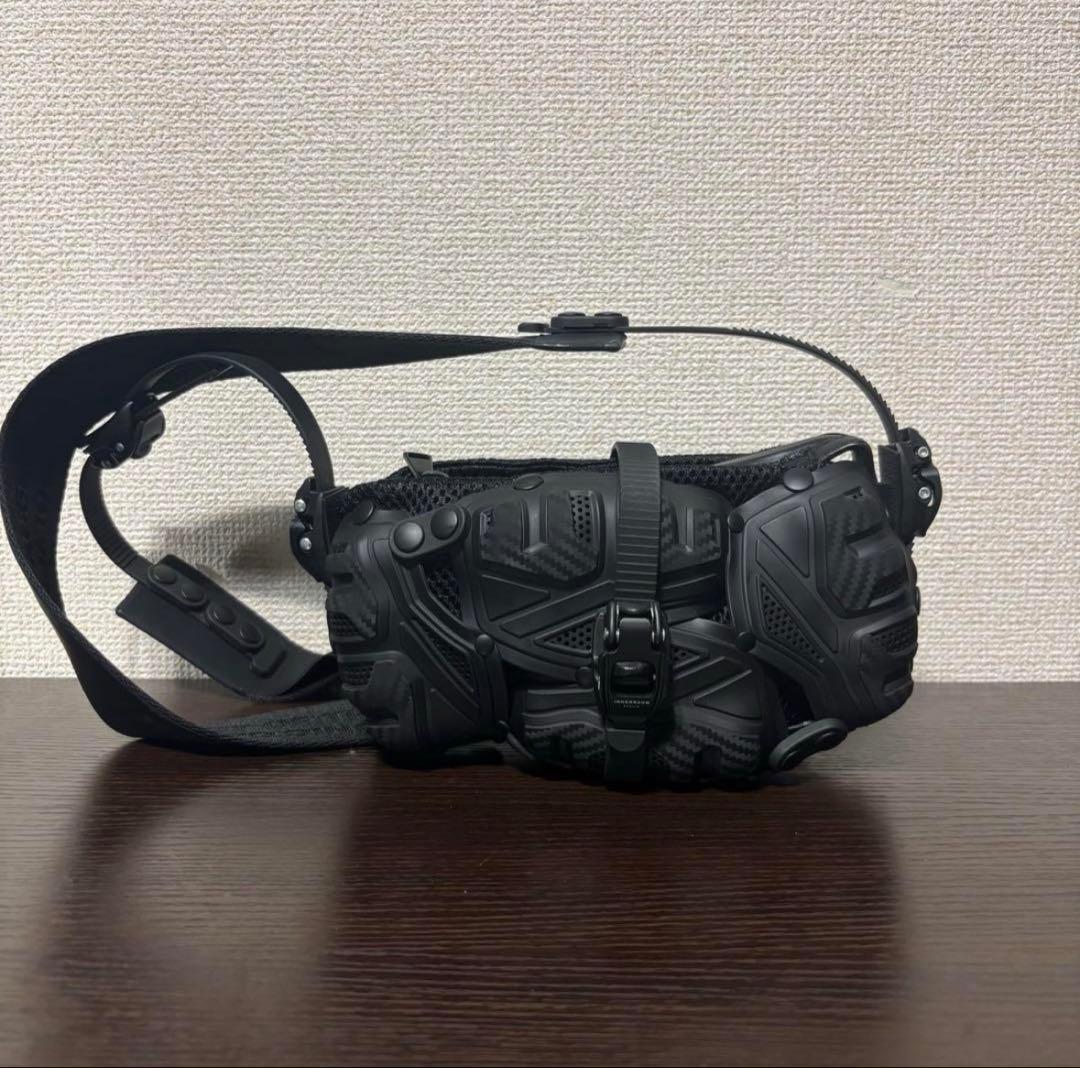 INNERRAUM ブラック Object 167 クロスボディバッグ