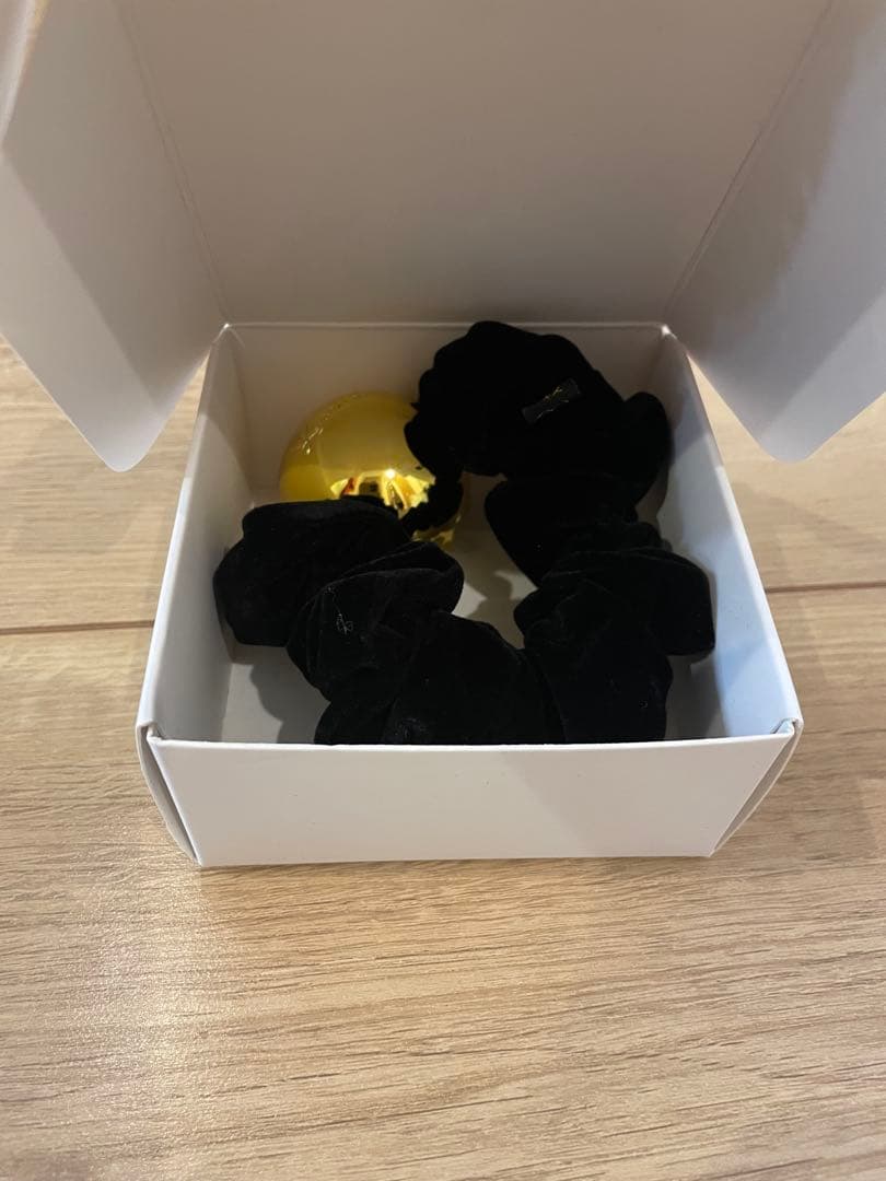 LOEM TOKYO ロエムトウキョウ ブラックmoon シュシュ - メルカリ