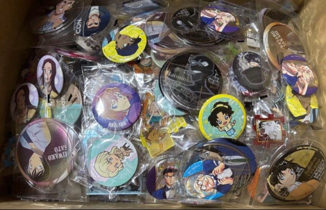 名探偵コナン 缶バッジ アクリルスタンド キーホルダー まとめ売り 300個以上