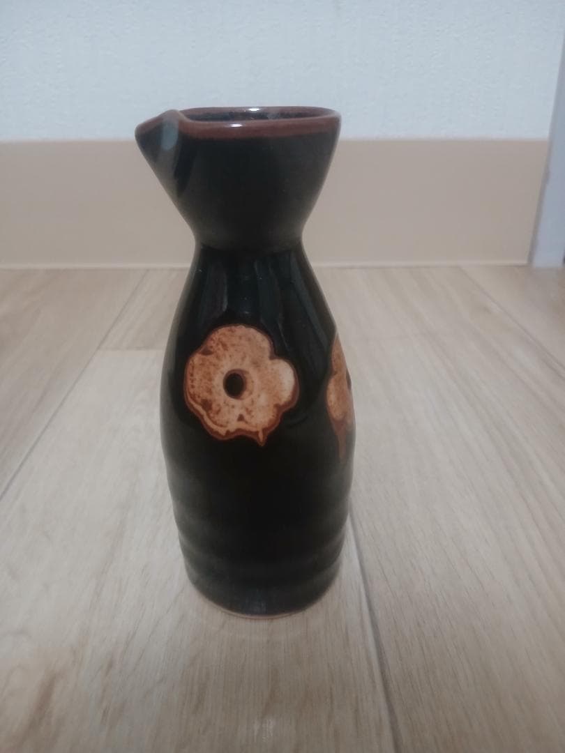 ⭐山形県引取限定⭐黒色 陶器製 徳利 花模様 - メルカリ