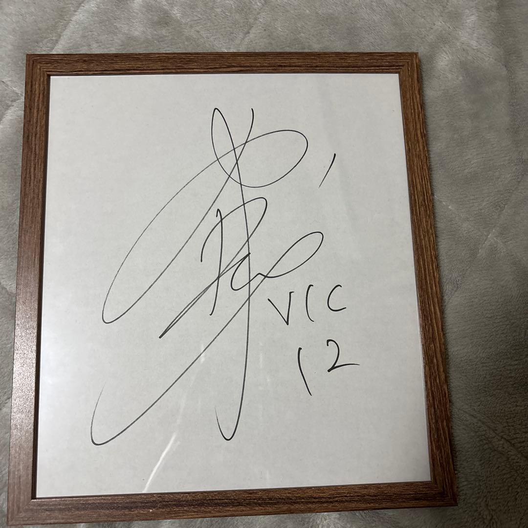 ヴィクトリーナ姫路野中瑠衣選手サイン色紙 - メルカリ