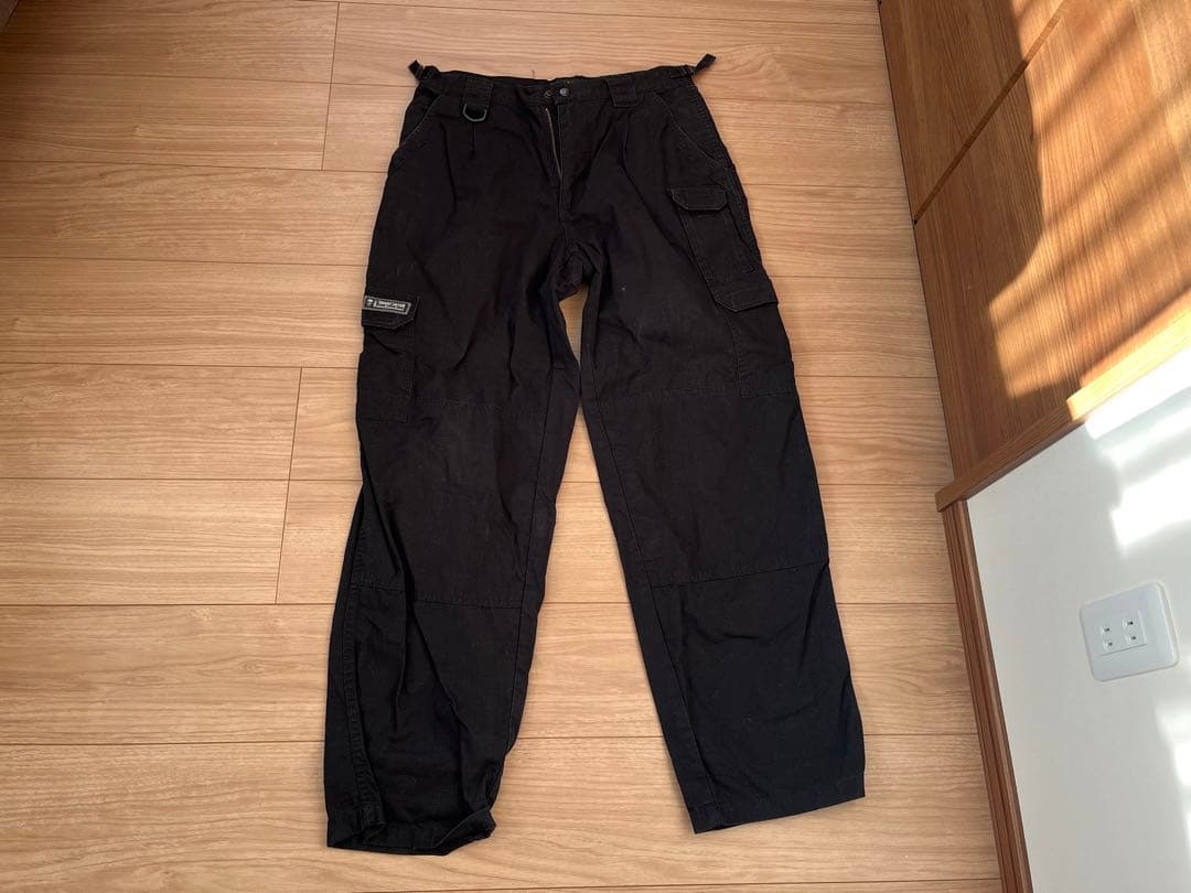 バイオハザード4 公式コラボ レオン アサルトパンツ Lサイズ - メルカリ