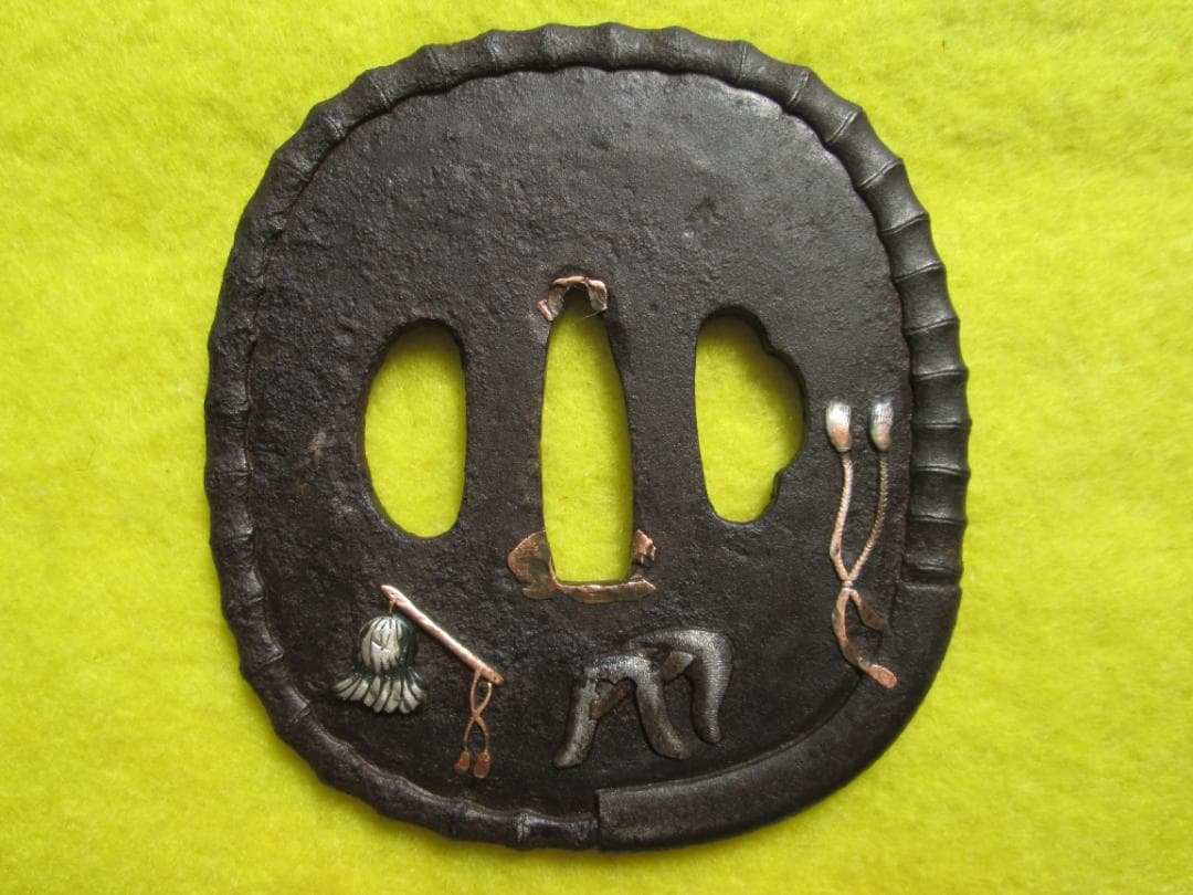 江戸期作　鍛鉄撫で四角形鍔　馬具道具の図　象嵌　責金　耳は竹鞭　音色抜群 鍔 無銘 埋忠 竹生島図鍔(TU-130515)｜刀・日本刀の販売なら日本刀専門