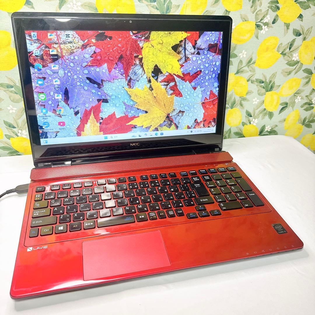 タッチパネル搭載❤️サクサク快適SSD❤️マルチタスクOKメモリ8GB