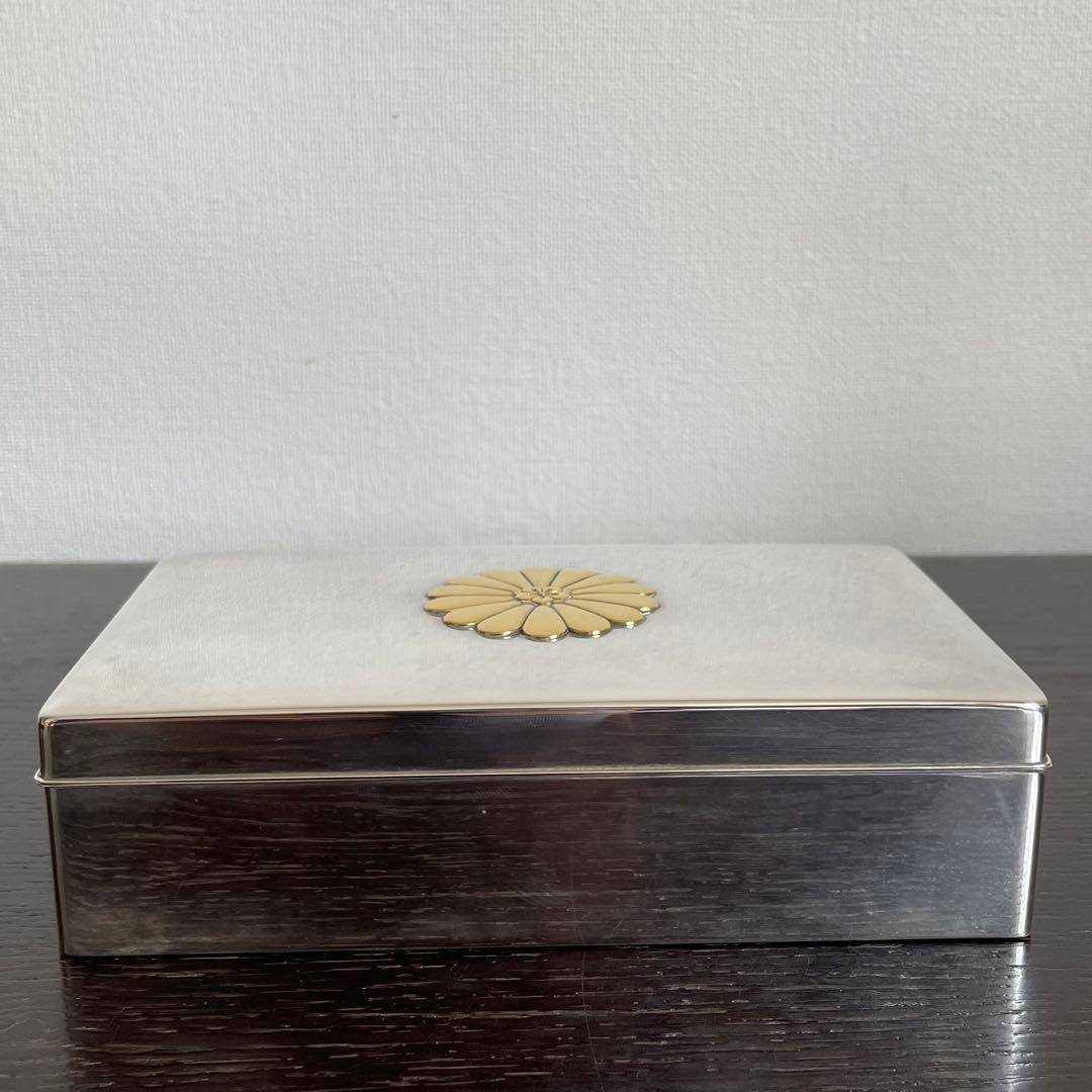 □566 銀製品 銀座大勝堂 皇室下賜品 煙草箱 十四葉一重裏菊 - メルカリ