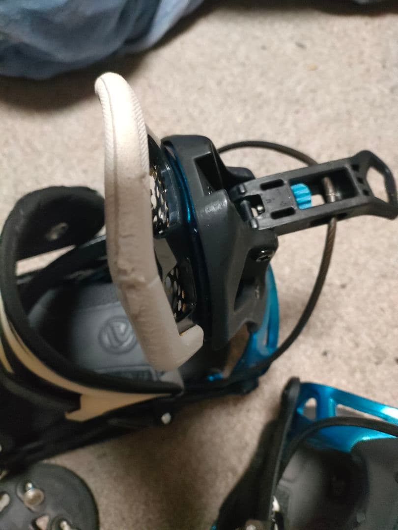 FLOWスノーボードビンディング GT FUES Lサイズ ゴーグルおまけ