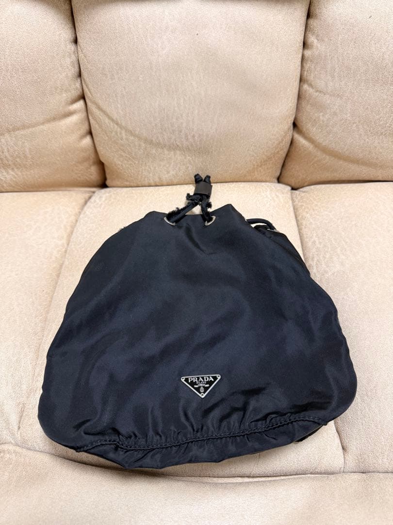 PRADA プラダ 巾着ポーチ テスートナイロン 三角プレートロゴ ブラック