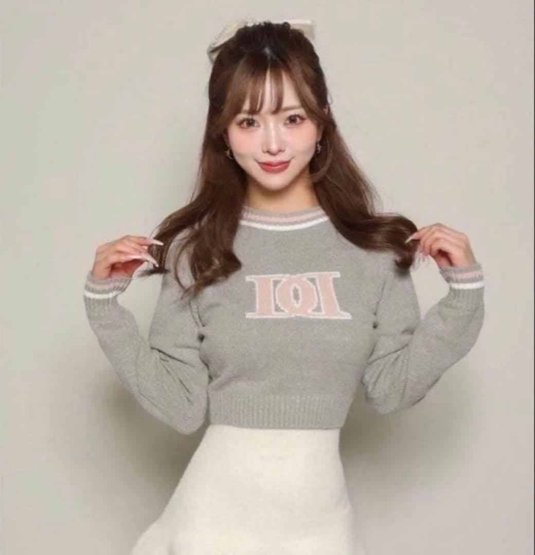 Darich レトロDD ニット グレー Darich（ダーリッチ）の「レトロDDロゴニットトップス（ニット