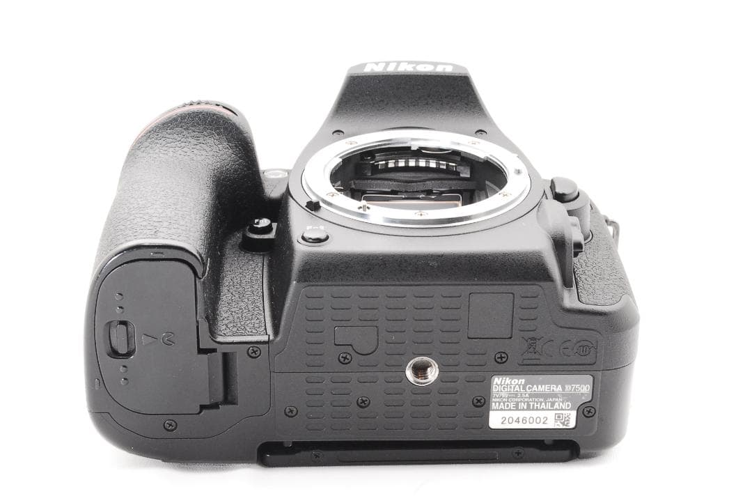 Nikon D7500 シングルレンズセット 一眼レフカメラ 近～中望遠レンズ