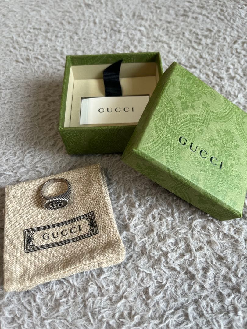 GUCCI シルバーリング 専用ポーチ・箱付き