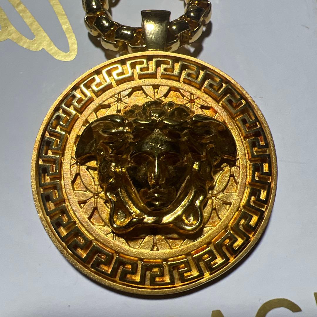 VERSACE メダリオン型ネックレスの通販はau PAY マーケット - 輸入雑貨