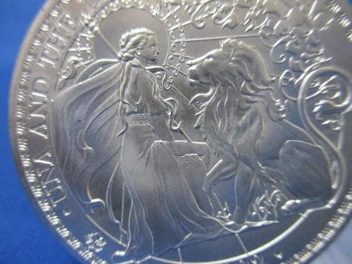 セントヘレナ ウナとライオン1ポンド銀貨☆2022年／未使用／エリザベス