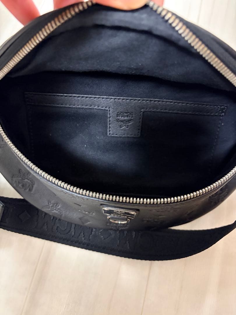 希少 MCM ボディバッグ ブラック - メルカリ