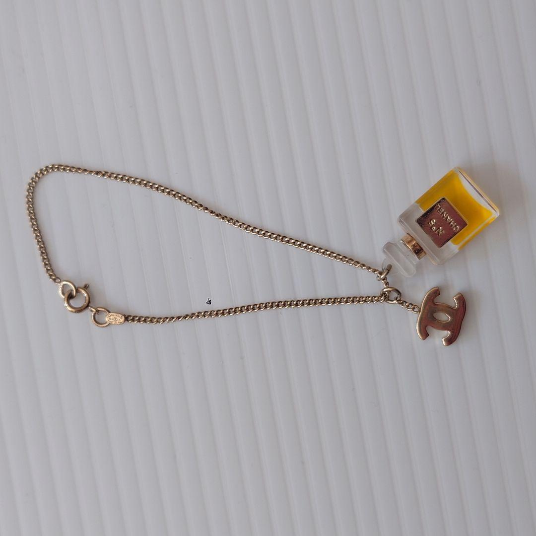 CHANEL 香水ボトル ブレスレット NO5. 香水瓶 CC - メルカリ