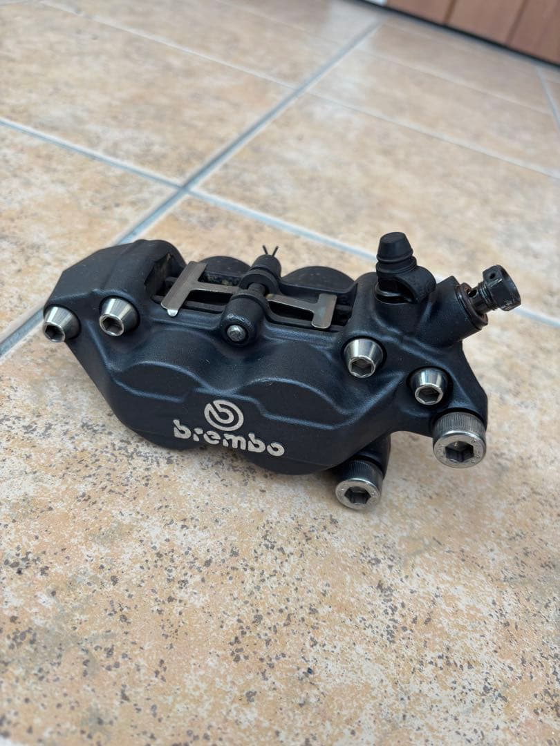 brembo ブレーキキャリパー 黒 - メルカリ