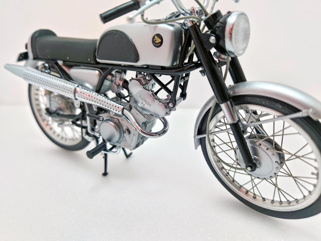 希少 EBBRO ホンダ CR110 ストリート 1962 バイク 精密模型 - メルカリ