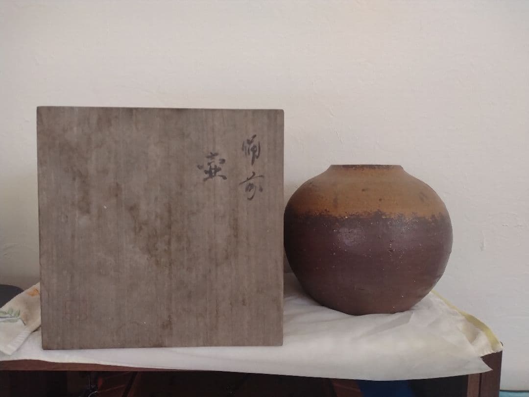 備前焼の壺 木箱付き 備前焼 窯変徳利(木箱付き) t-121 | iichi 日々の暮らしを心地よくする