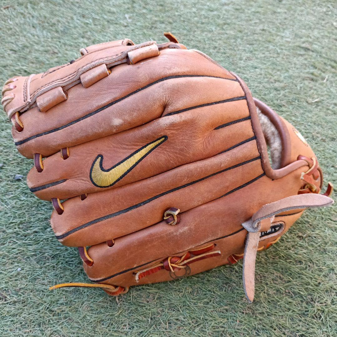 Nike 軟式グローブ ブラウン - メルカリ