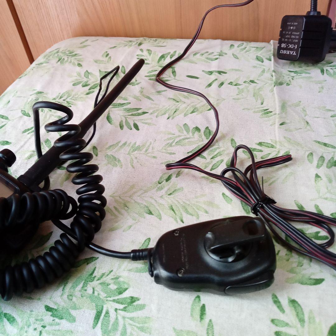 YAESU FT-50 トランシーバー 144/430M ハンディ マイク電源付 - メルカリ