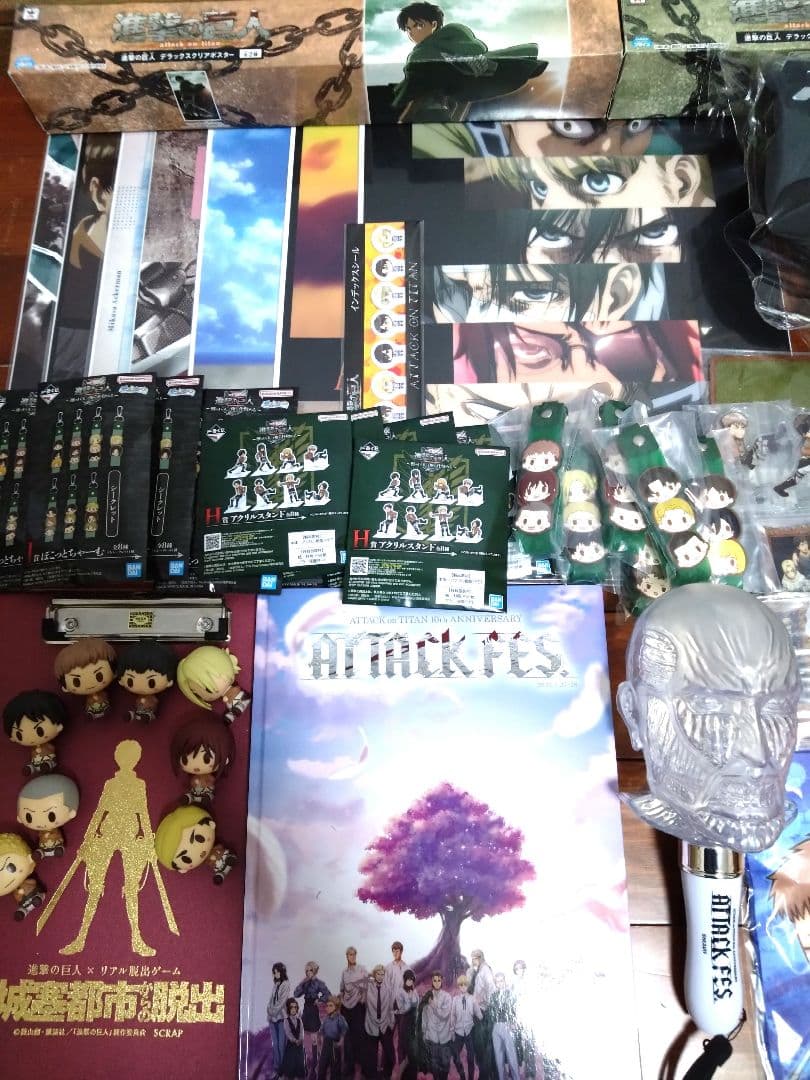 進撃の巨人グッズ50点以上まとめ売り