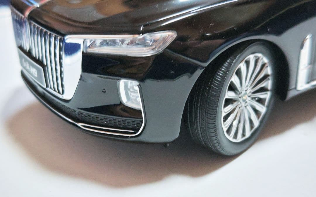紅旗　H9　1/18　モデルカー　ミニカー　第一汽車　フラッグシップカー