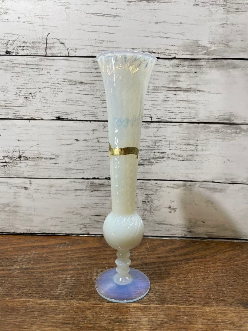 フランスアンティーク オパールセントガラスの花瓶 フリル 一輪挿し フランスアンティーク オパールセントガラス オパリン 花瓶 フラワー