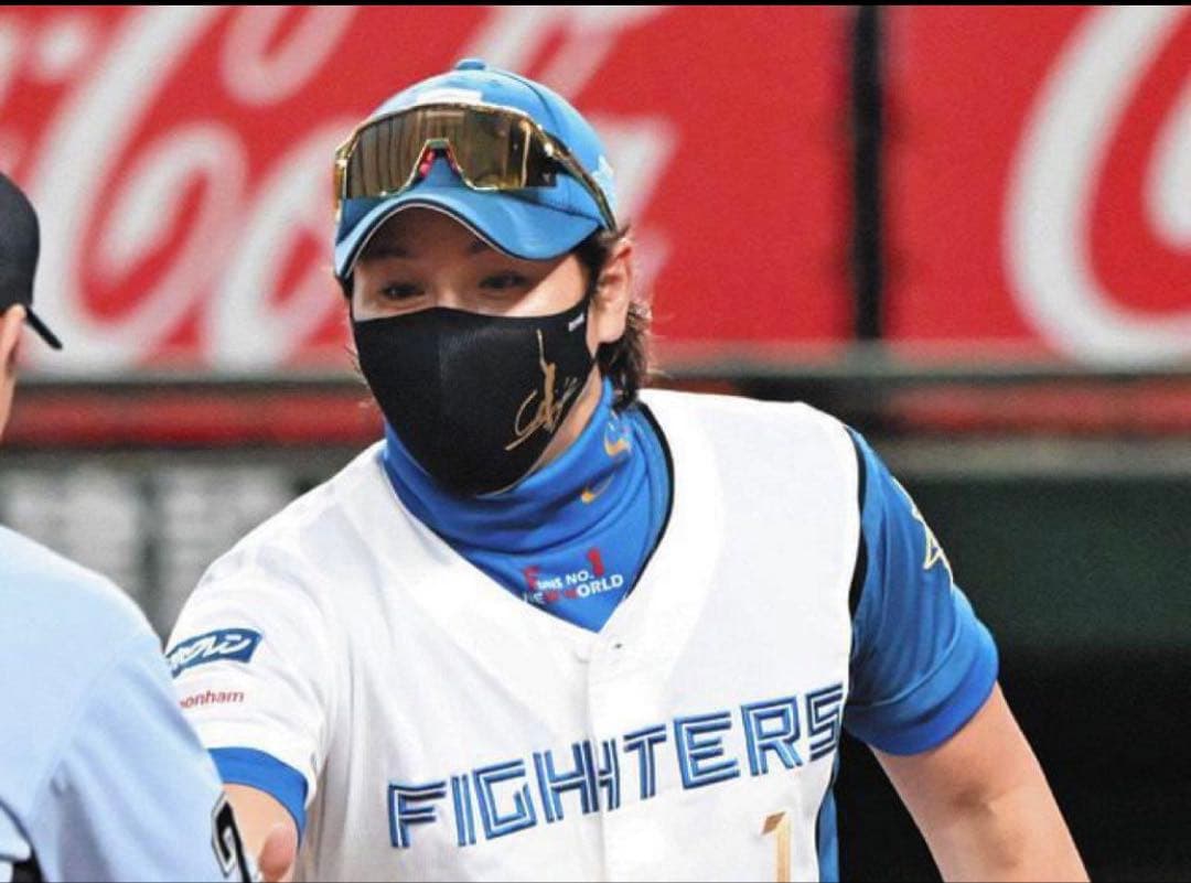 美品・希少】北海道日本ハムファイターズ レプリカユニフォーム新庄