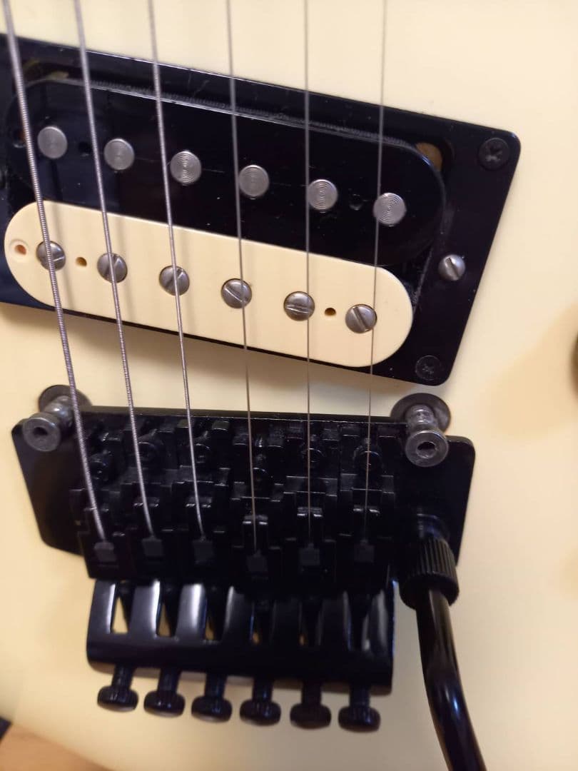 【ジャンク品】KRAMER エレキギター アイボリー