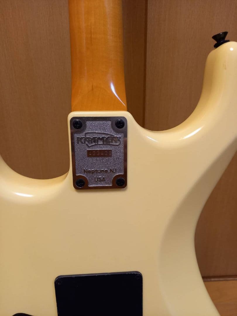 【ジャンク品】KRAMER エレキギター アイボリー