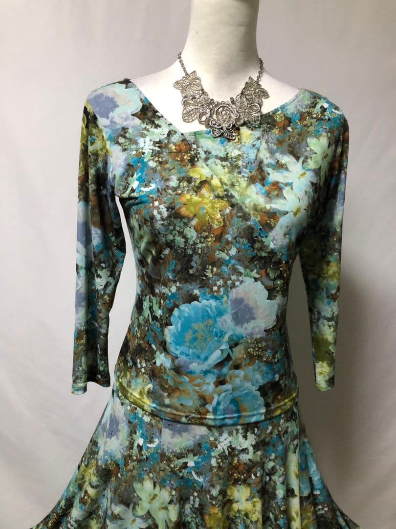 社交ダンス練習着レッスン着パーティ。抜群に素敵な花柄上下