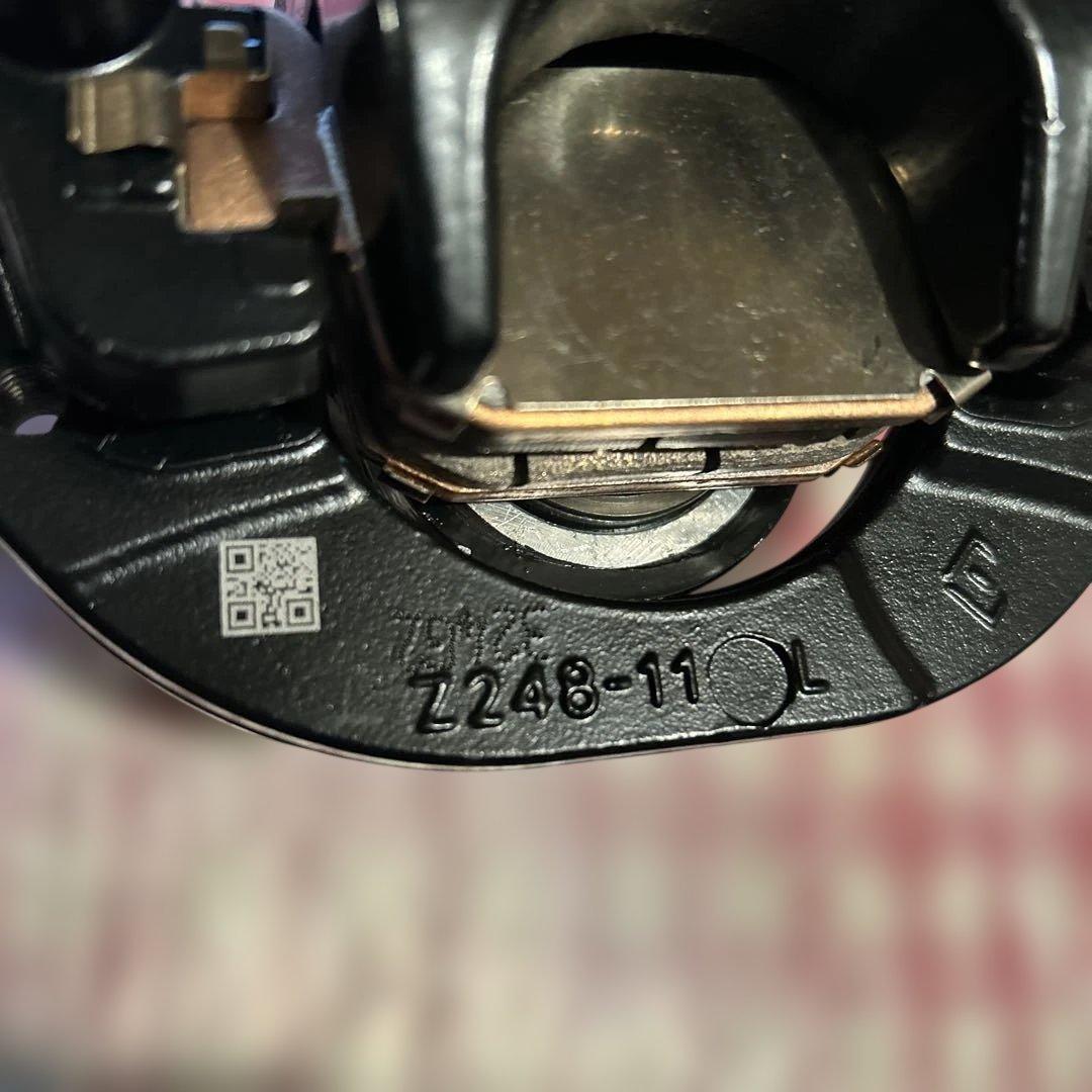 ブレーキキャリパー撤去品です。車種不明。中古品 ファッショ