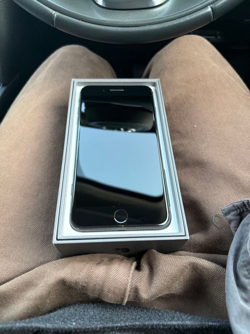 Apple iPhone 8 スペースグレー 本体 - メルカリ