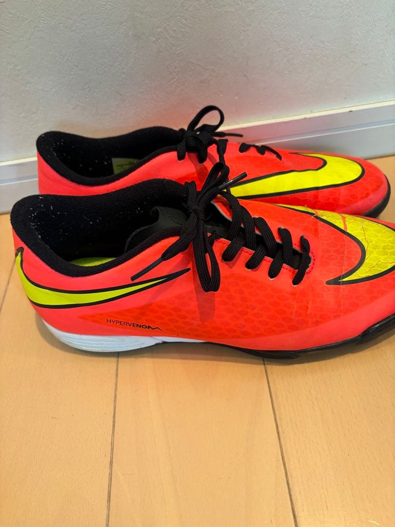 Nike Hypervenom フットサルシューズ レッド/イエロー 27cm - メルカリ