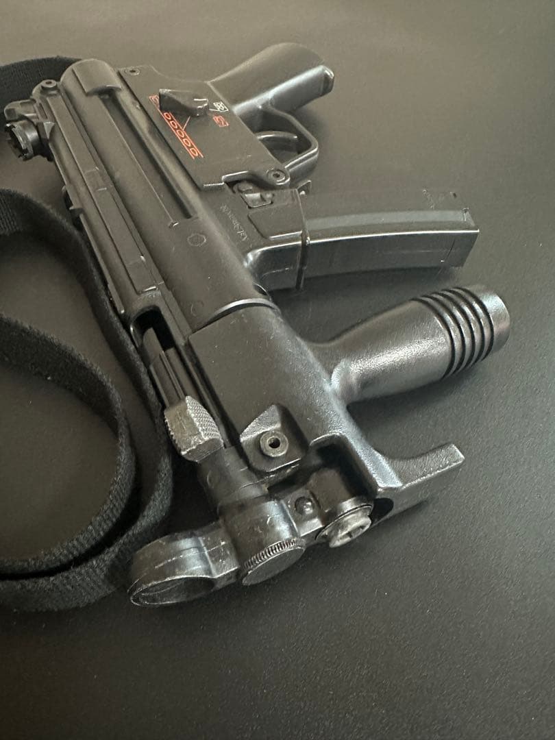 【ひー】東京マルイ HK MP5K クルツ バッテリーと充電器とスリング付