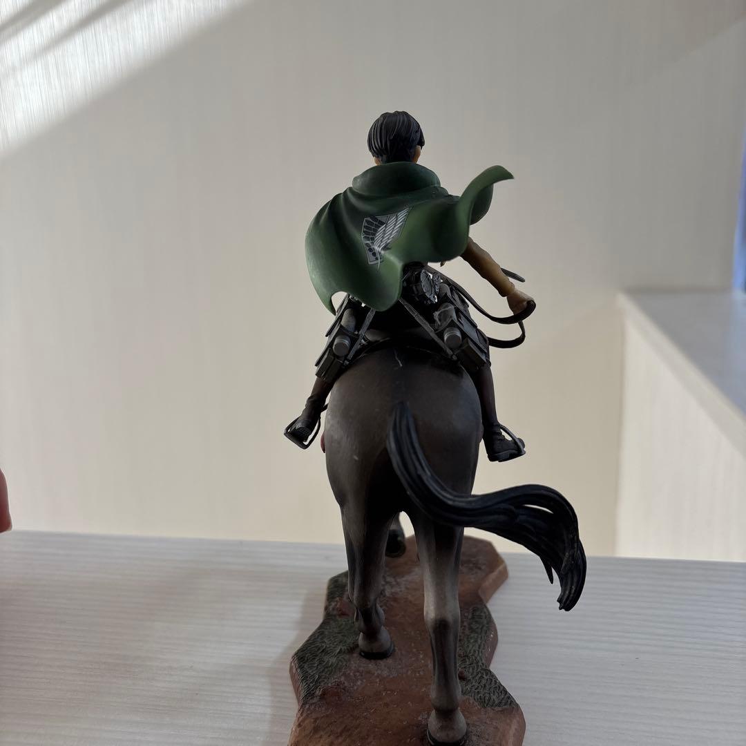 進撃の巨人 一番くじ B賞 リヴァイ 騎馬フィギュア - メルカリ