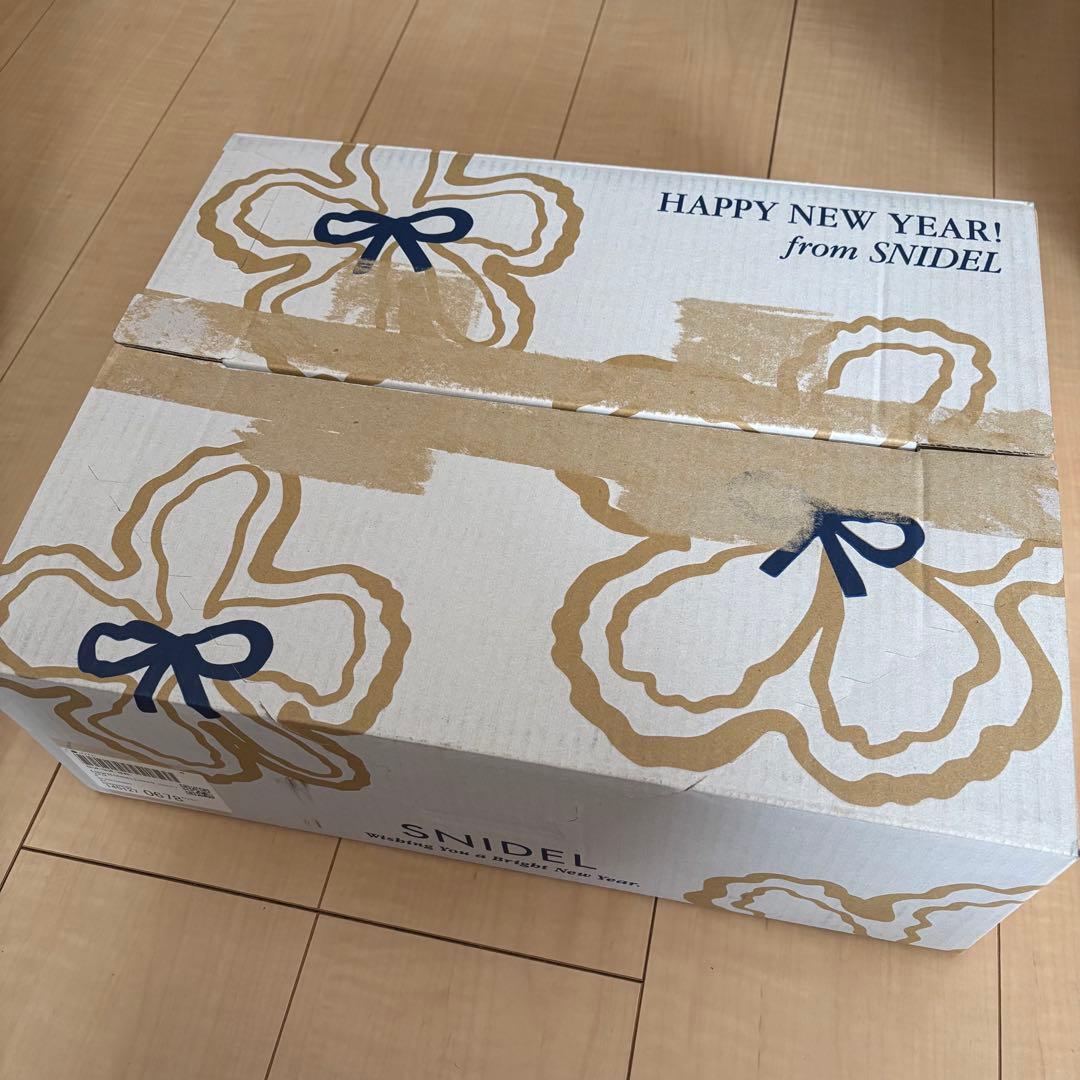 新品》《箱のみ開封》snidel福袋2026 - メルカリ