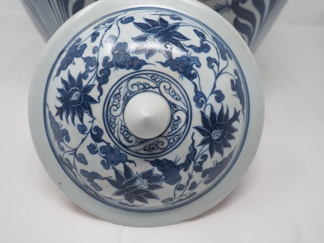 染付　青花魚藻文壷　蓋つき　中国　-SO