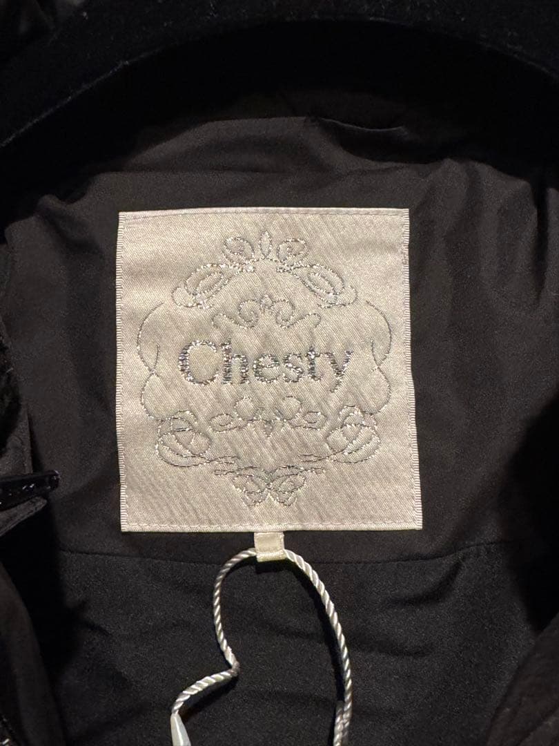 chesty完売品 フリル付きダウンジャケット 黒 - メルカリ